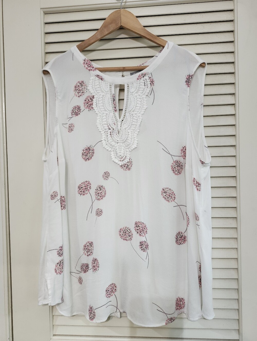 Women's White Floral Sleevless Top with Lace Trim